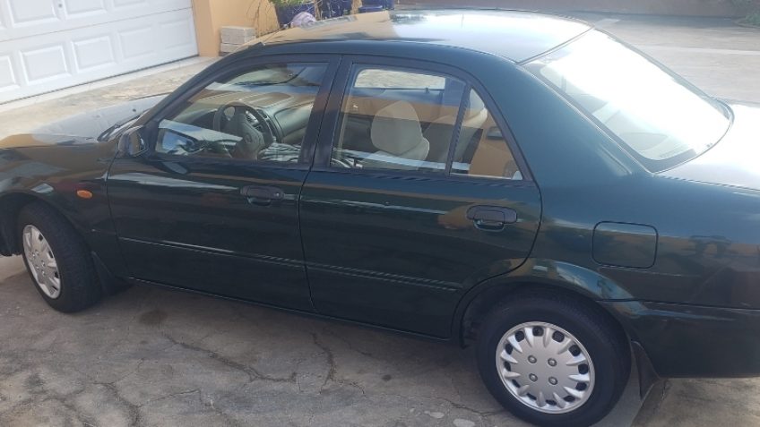 Mazda 323F - een stage op curacao